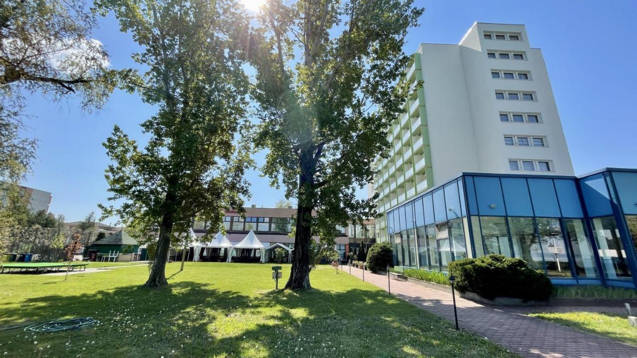 Hotel Magistern Konferencia Es Wellnesshotel 시오포크 외부 사진