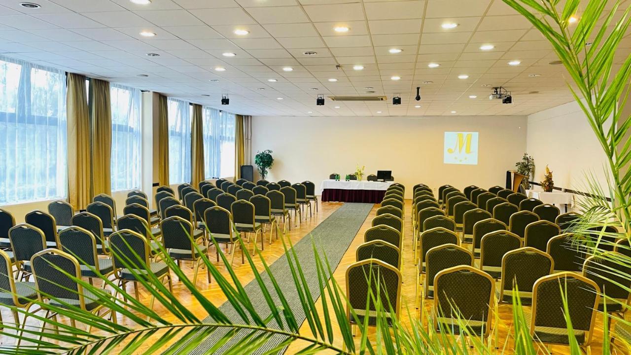 Hotel Magistern Konferencia Es Wellnesshotel 시오포크 외부 사진