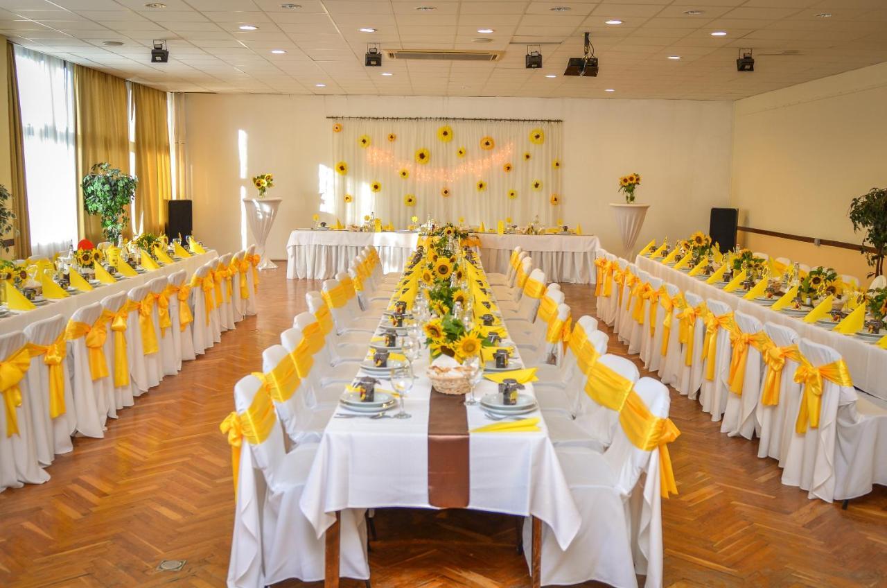 Hotel Magistern Konferencia Es Wellnesshotel 시오포크 외부 사진